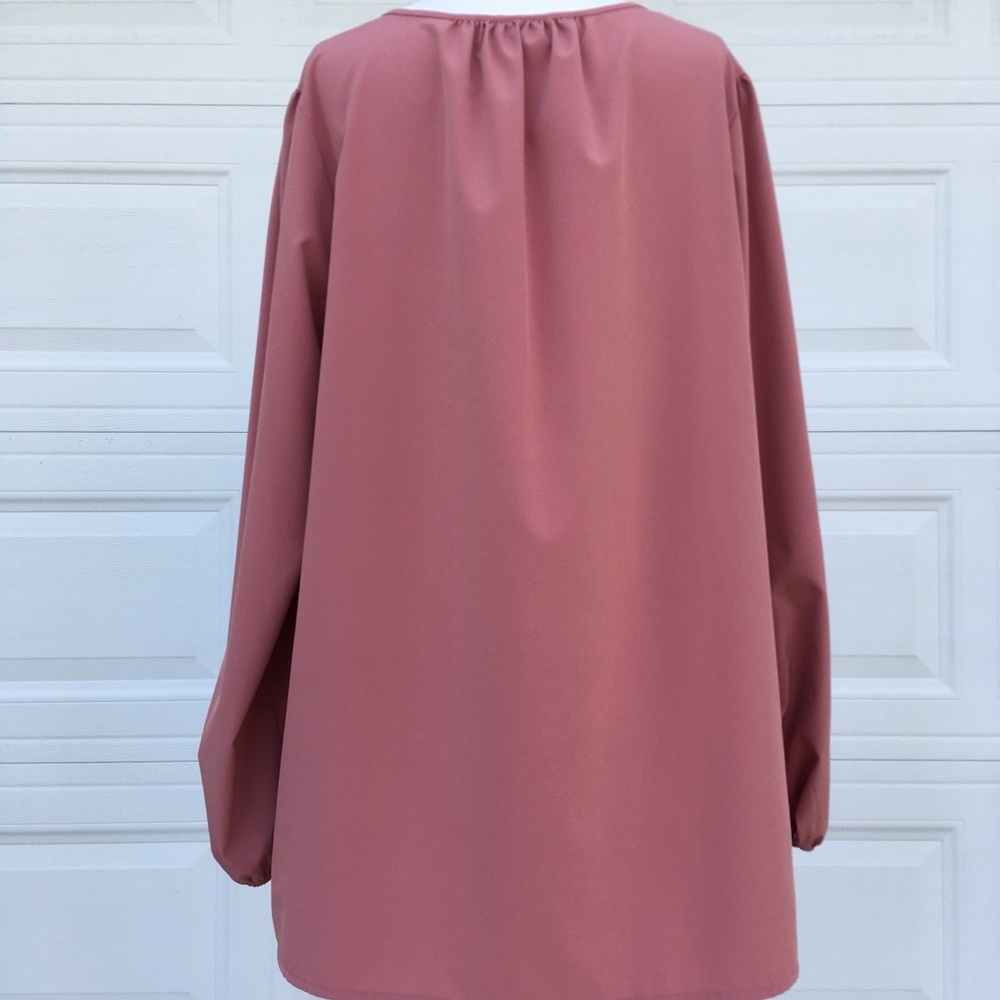 ✨ Denim & Co. Blouse ✨ - Picture 3 of 8